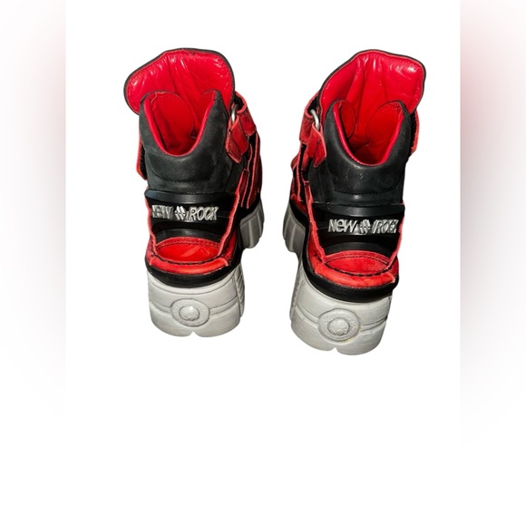 CHUNKY PLATFORM BOOTS ADD PUNK EDGE TO YOUR LOOK. - Picture 4 of 5